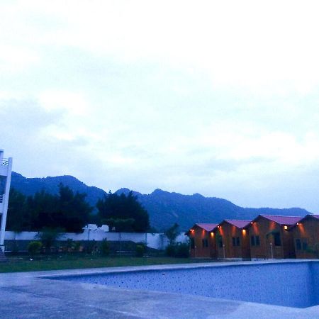 The Rustic Pines Hotel Udaipur Buitenkant foto